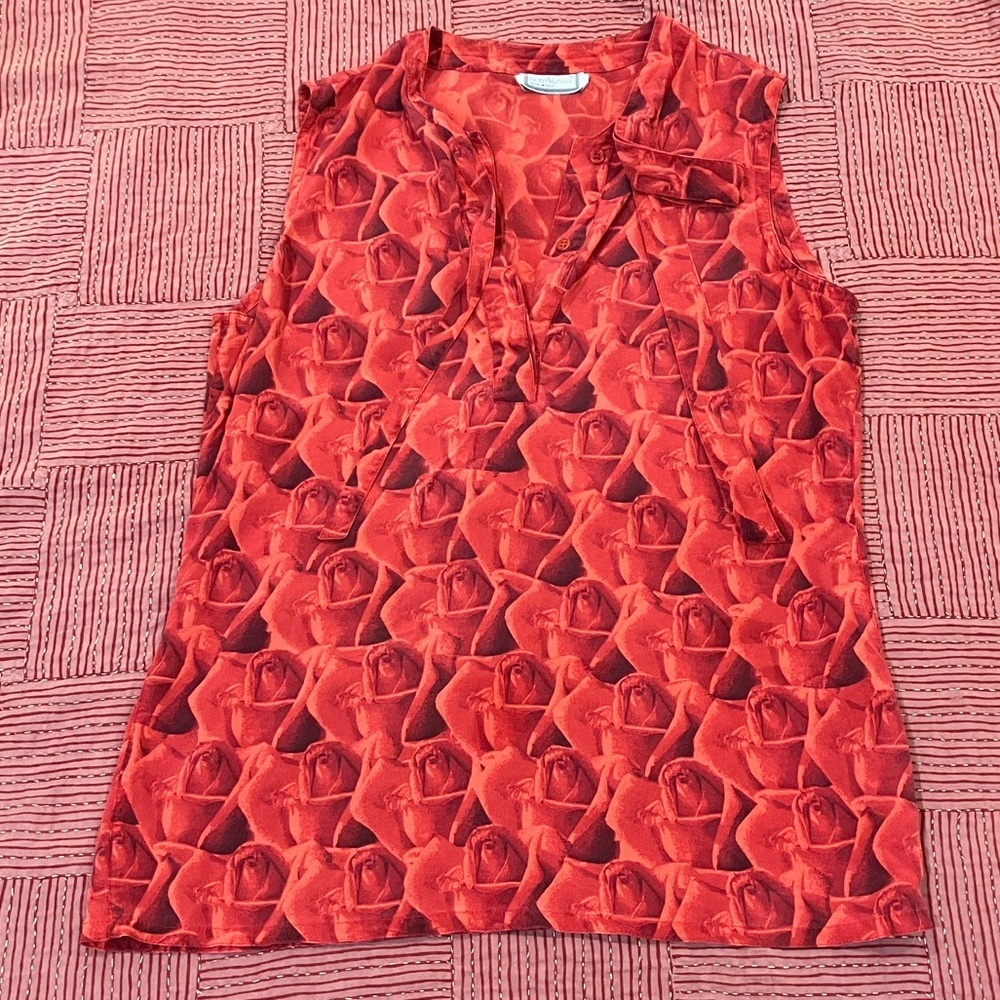 Gianni Versace vintage red rose print Sleeveless Blouse